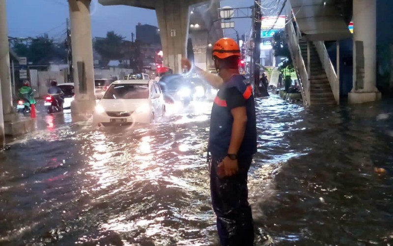 Diguyur Hujan, Banjir Terjang Delapan Lokasi di Tangsel