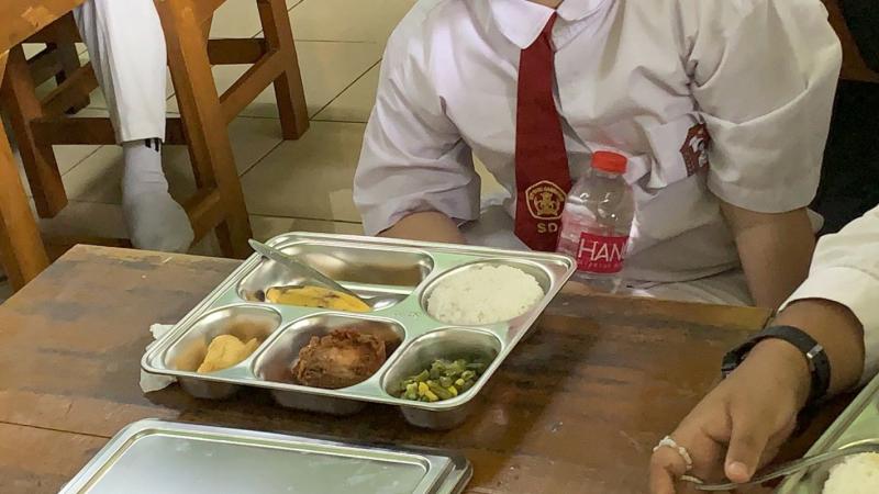 DPR Tegaskan Program MBG Tak Pakai Dana Pendidikan