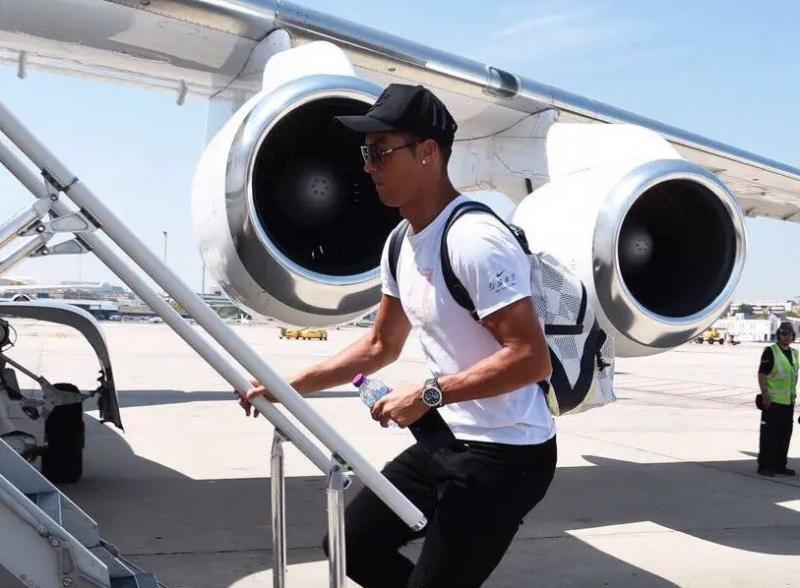Intip Harga dan Fasilitas Jet Pribadi Cristiano Ronaldo yang Dibawa ke Indonesia