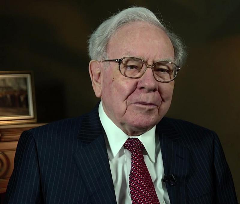 Warren Buffett Tumpuk Uang Tunai Rp6.300 Triliun, Rekor Tertinggi