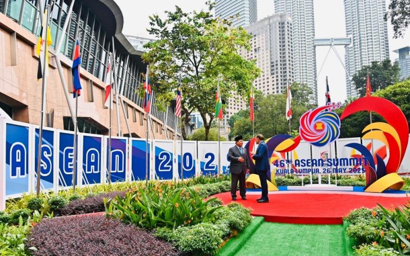 Sambutan Hangat Anwar Ibrahim untuk Presiden Prabowo di KTT ASEAN Malaysia