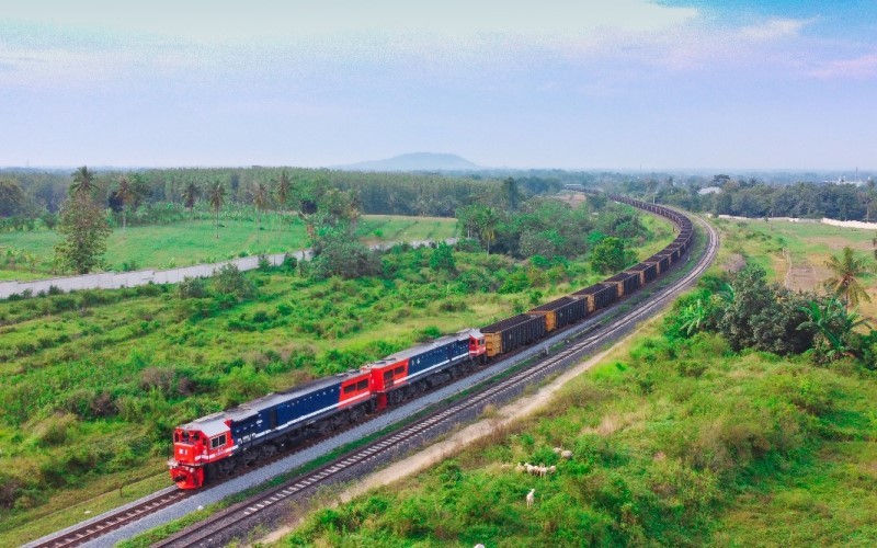 Prabowo Instruksikan Bangun Jalur Kereta Trans Sumatera, Kalimantan, dan Sulawesi