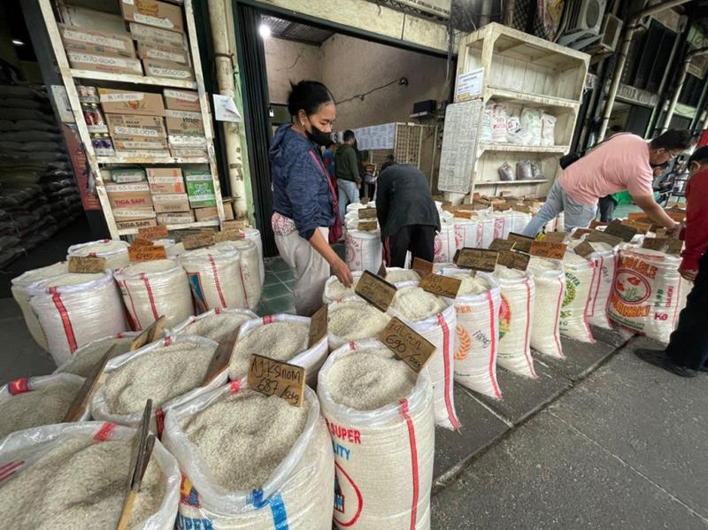 Pedagang di Pasar Induk Cipinang Ngeluh Penjualan Tersendat Imbas Kasus Beras Oplosan