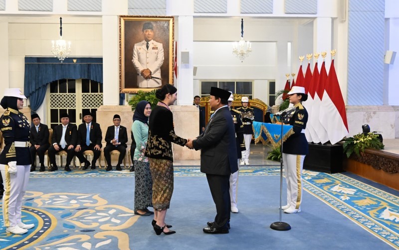 Prabowo Anugerahkan Tanda Kehormatan kepada Carina Joe, Ilmuwan RI di Balik Vaksin Covid-19