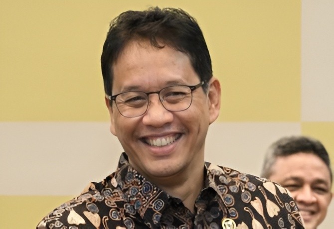 Purbaya Akan Pecat Pegawai Bea Cukai yang Nongkrong di Starbucks Masih Berseragam