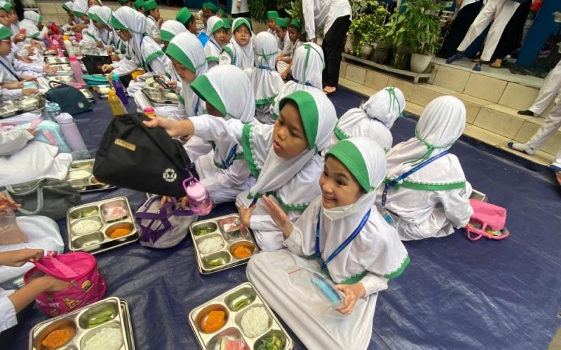 MBG Masuk Catatan Fitch, Menko Airlangga: Program Investasi Jangka Panjang