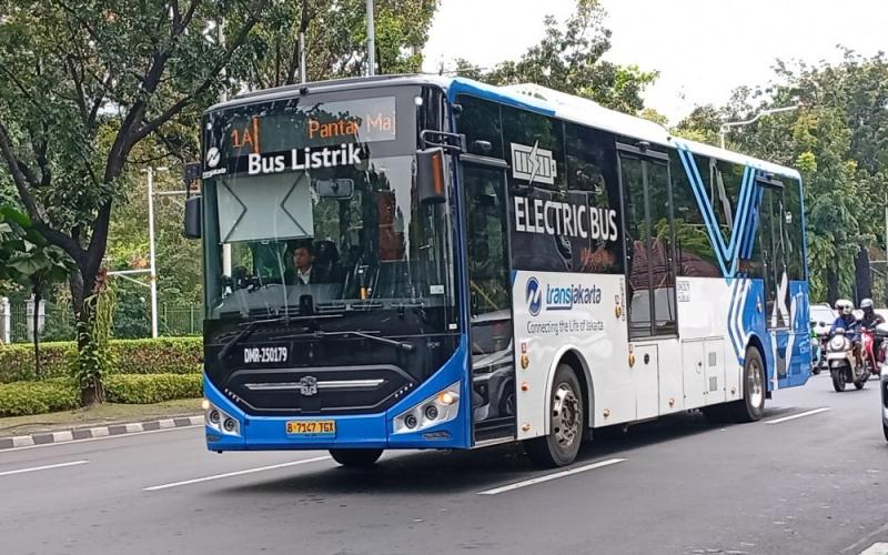 Pegawai Swasta Bergaji di Bawah Rp6,2 Juta Gratis Naik Transjakarta, MRT hingga LRT