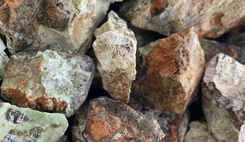 Harga Logam Dasar: Tembaga hingga Nikel Melemah di Awal Pekan