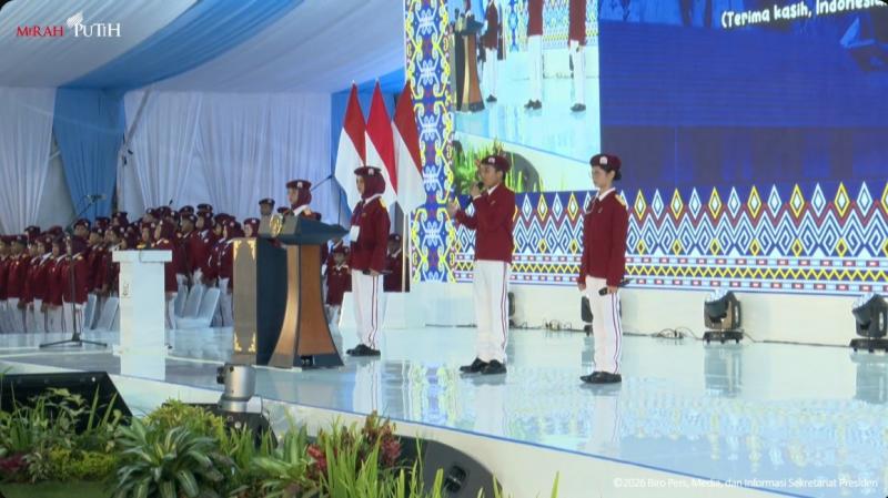 Momen Prabowo Terpukau Pidato Murid Sekolah Rakyat Pakai Empat Bahasa Asing