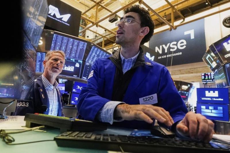 Lonjakan Harga Minyak Mereda, Wall Street Dibuka Menguat