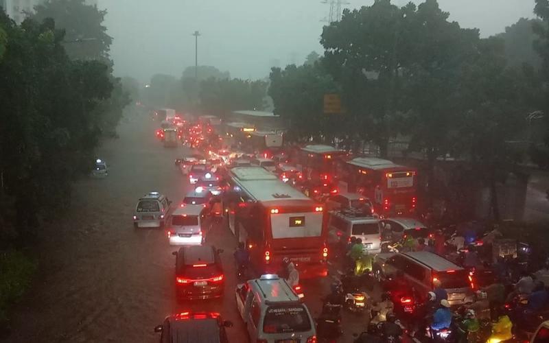 Atasi Macet saat Banjir, Pemprov DKI Akan Bangun Fly Over di Daan Mogot Jakbar
