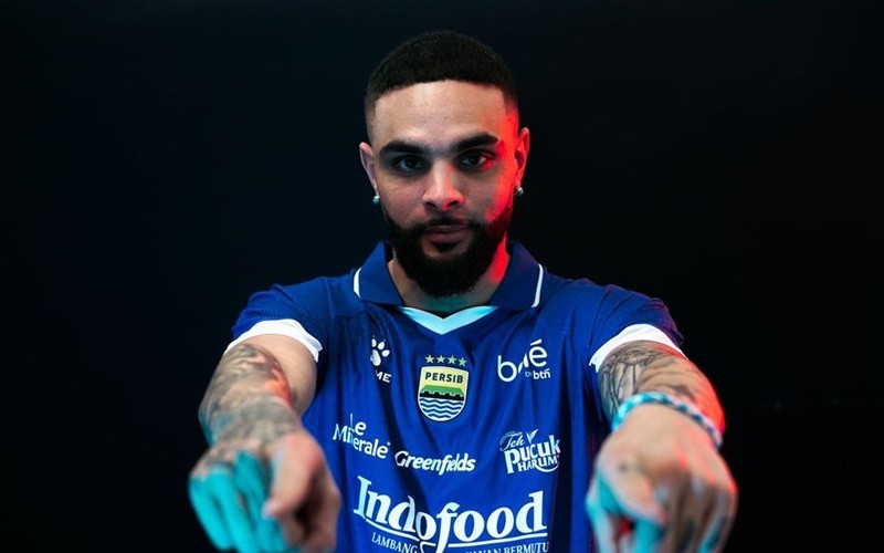Persib Rekrut Mantan Bek Sayap PSG Layvin Kurzawa