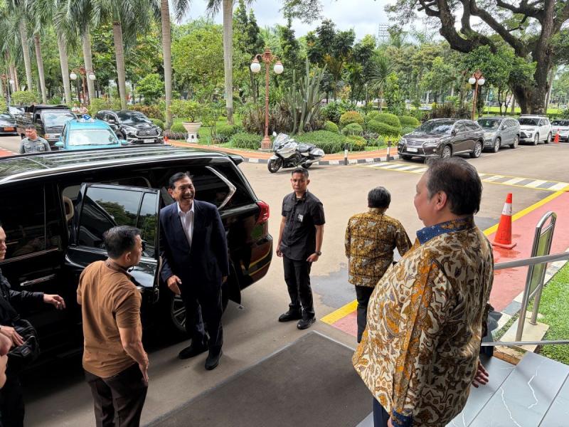 Luhut Bertemu Airlangga, Bahas Digitalisasi Sistem Pemerintah Lewat GovTech