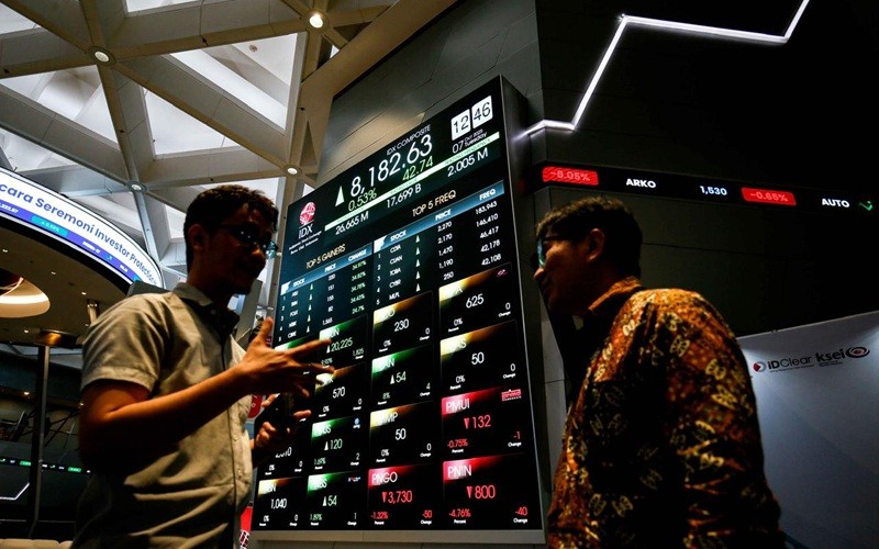 IHSG Pangkas Penurunan, Ditutup Dekati Level 7.100