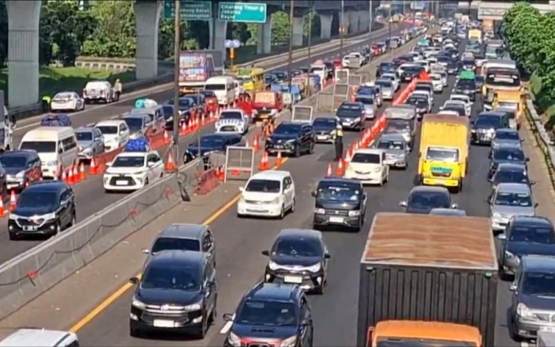 Cerita Pemudik Asal Depok Terjebak Macet Panjang di Jalan Tol Japek saat Menuju Bandung