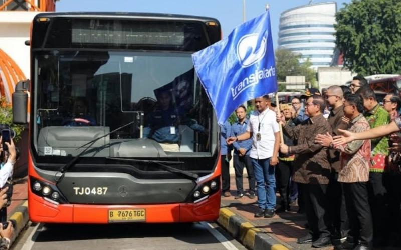 Pramono Pastikan Tak Semua Rute Transjabodetabek Alami Kenaikan Tarif