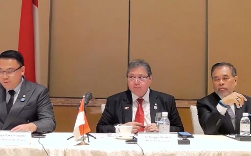 Menko Airlangga Dijadwalkan Bertemu Menlu China Wang Yi Besok, Ini yang Akan Dibahas