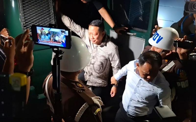 Jadi Tersangka hingga Dicopot Sementara dari Jaksa, Eks Jampidsus Febrie Masih Terima Setengah Gaji